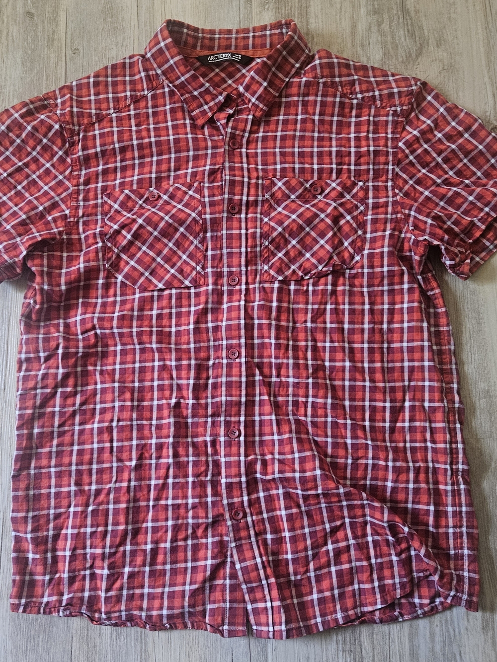 Arc'teryx Men's Red Plaid Cotton Wool Blend Short Sleeve Button-Up Shirt Medium